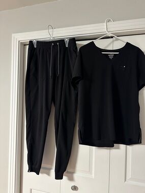 Womens Black Jogger Scrub Set